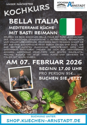 Flyer zum Kochkurs ‚Bella Italia – Mediterrane Küche mit Basti Reimann‘ im Küchenhaus Arnstadt mit Datum 7. Februar 2026, Uhrzeit, Preisangabe, italienischer Flagge und Foto des Kochs bei der Zubereitung mediterraner Gerichte.