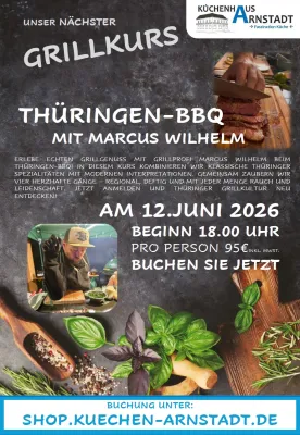 Flyer zum Grillkurs ‚Thüringen-BBQ‘ mit Marcus Wilhelm im Küchenhaus Arnstadt, mit Datum 12. Juni 2026, Uhrzeit, Preisangabe sowie Motiven von gegrilltem Fleisch und Kräutern.